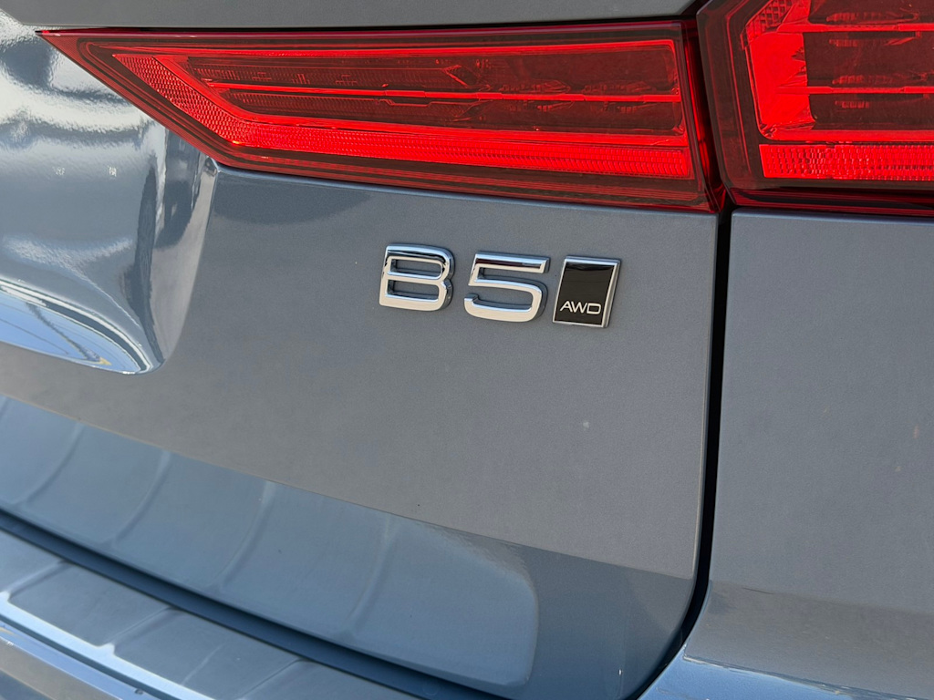 Thumbnail: 2023 Volvo XC60 - 7