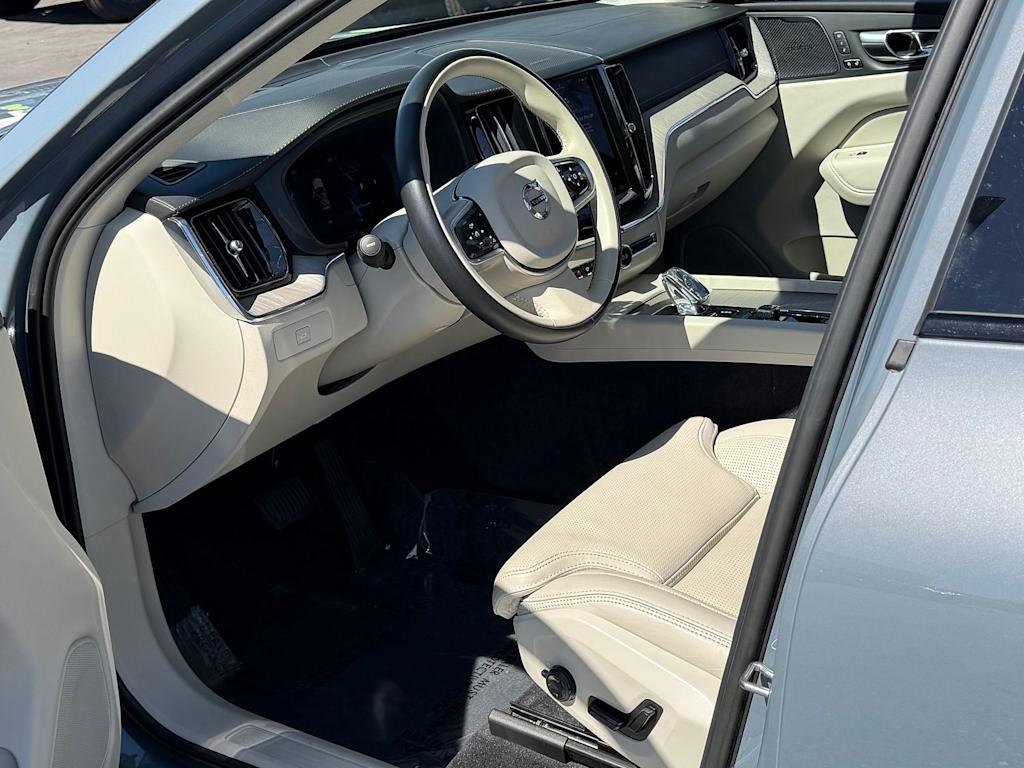 Thumbnail: 2023 Volvo XC60 - 21