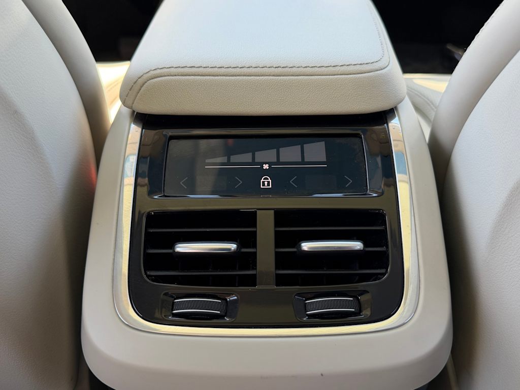 Thumbnail: 2023 Volvo XC60 - 30