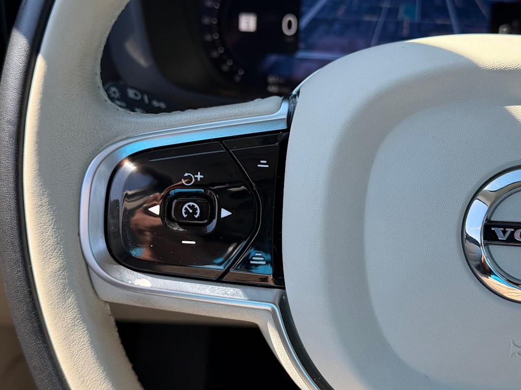 Thumbnail: 2023 Volvo XC60 - 24