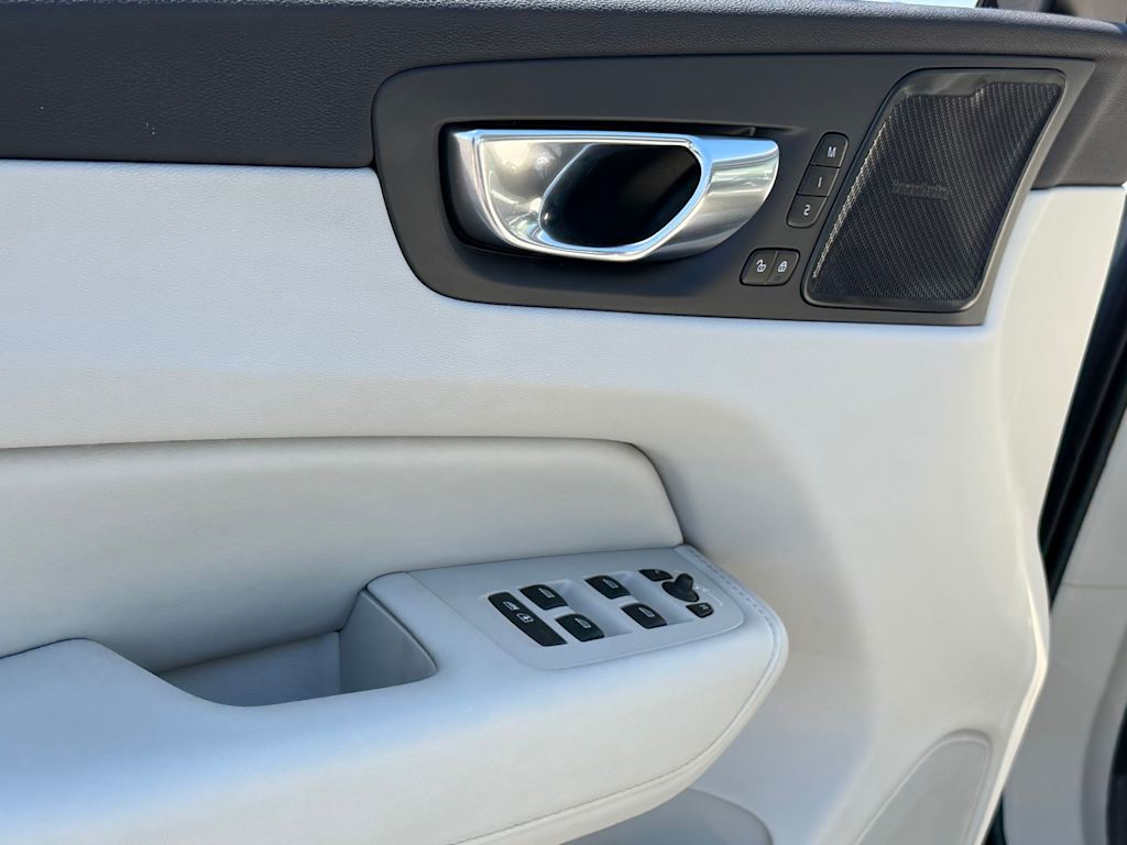 Thumbnail: 2023 Volvo XC60 - 22