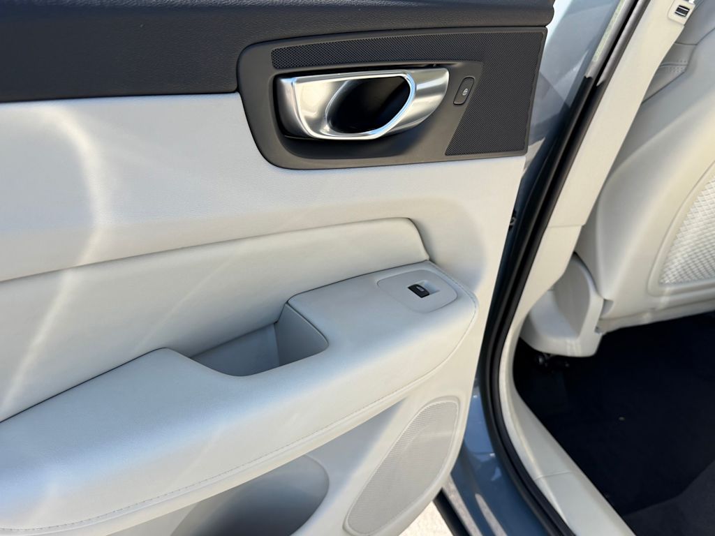 Thumbnail: 2023 Volvo XC60 - 29
