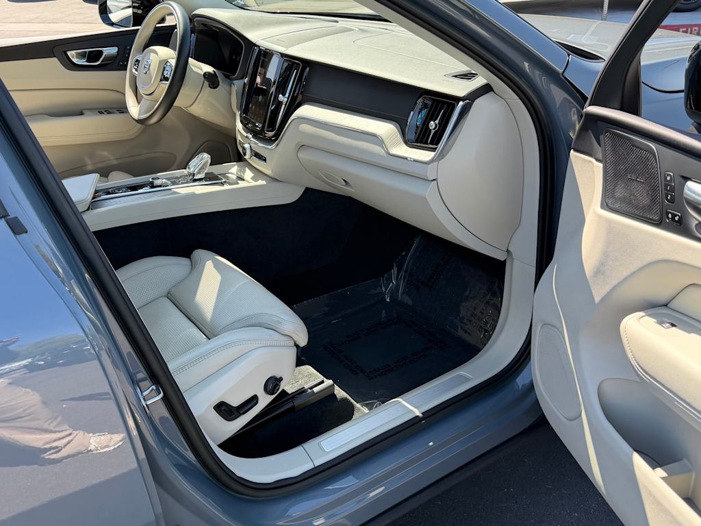 Thumbnail: 2023 Volvo XC60 - 32