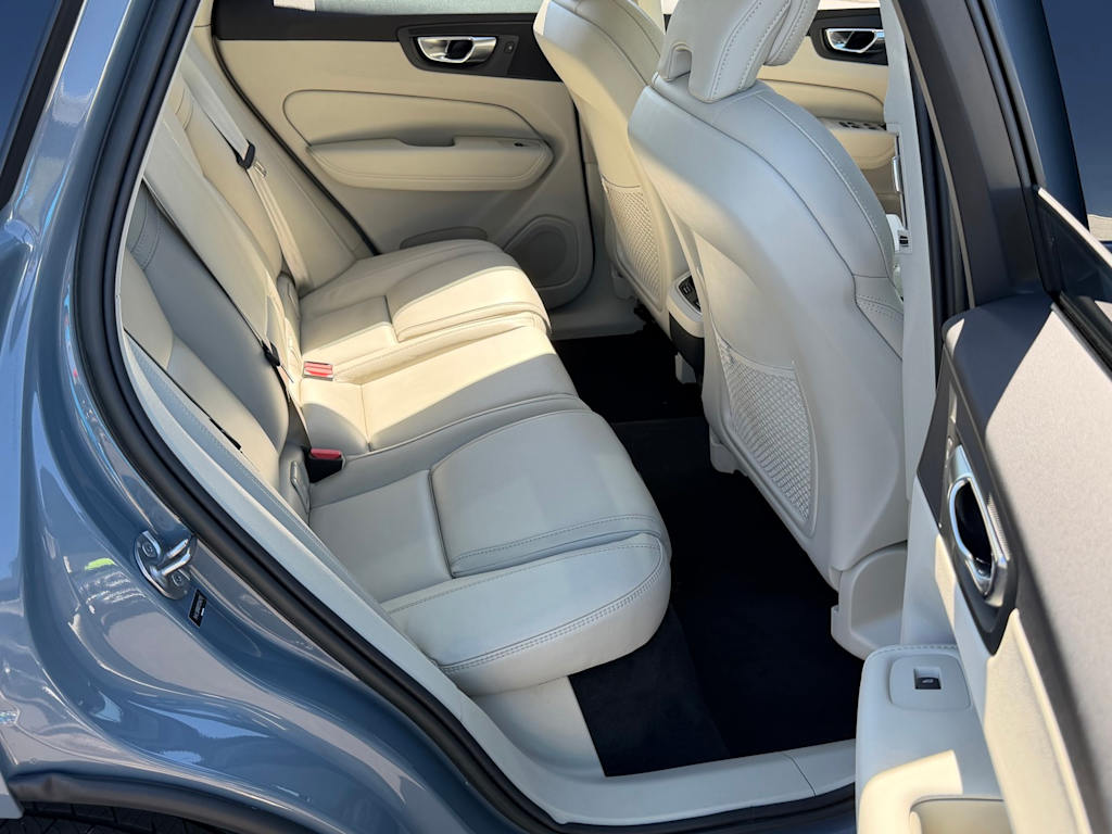 Thumbnail: 2023 Volvo XC60 - 11