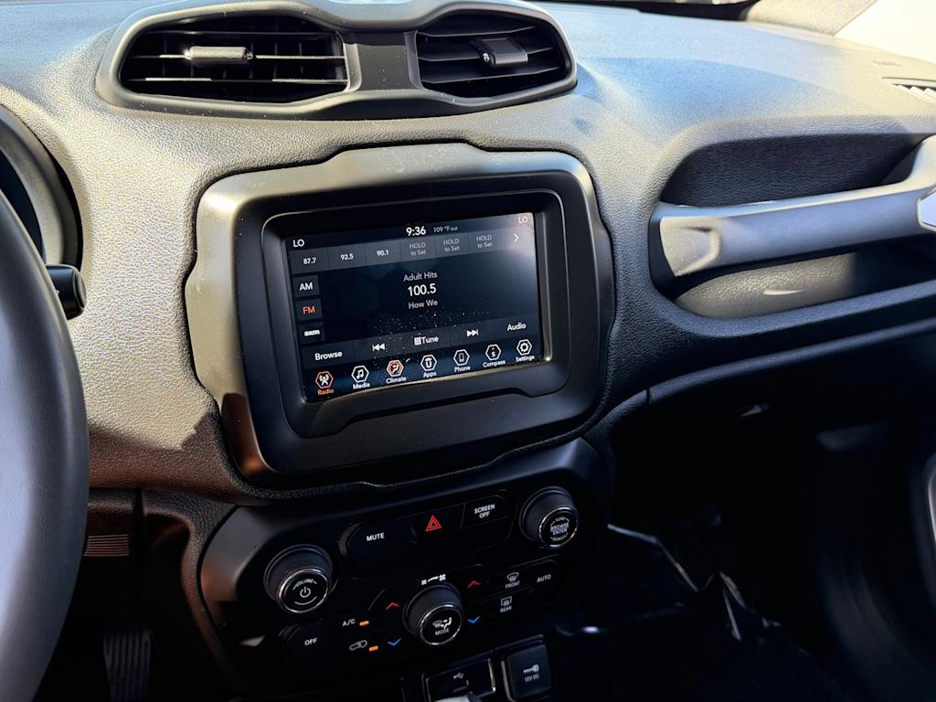 Thumbnail: 2020 Jeep Renegade - 25