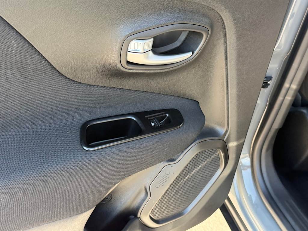 Thumbnail: 2020 Jeep Renegade - 26