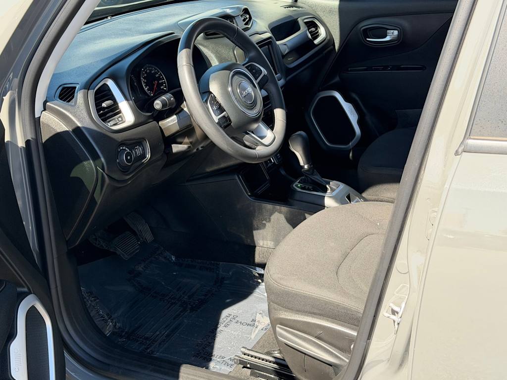 Thumbnail: 2020 Jeep Renegade - 10