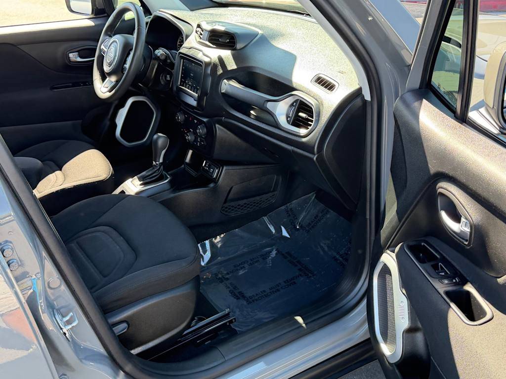 Thumbnail: 2020 Jeep Renegade - 30