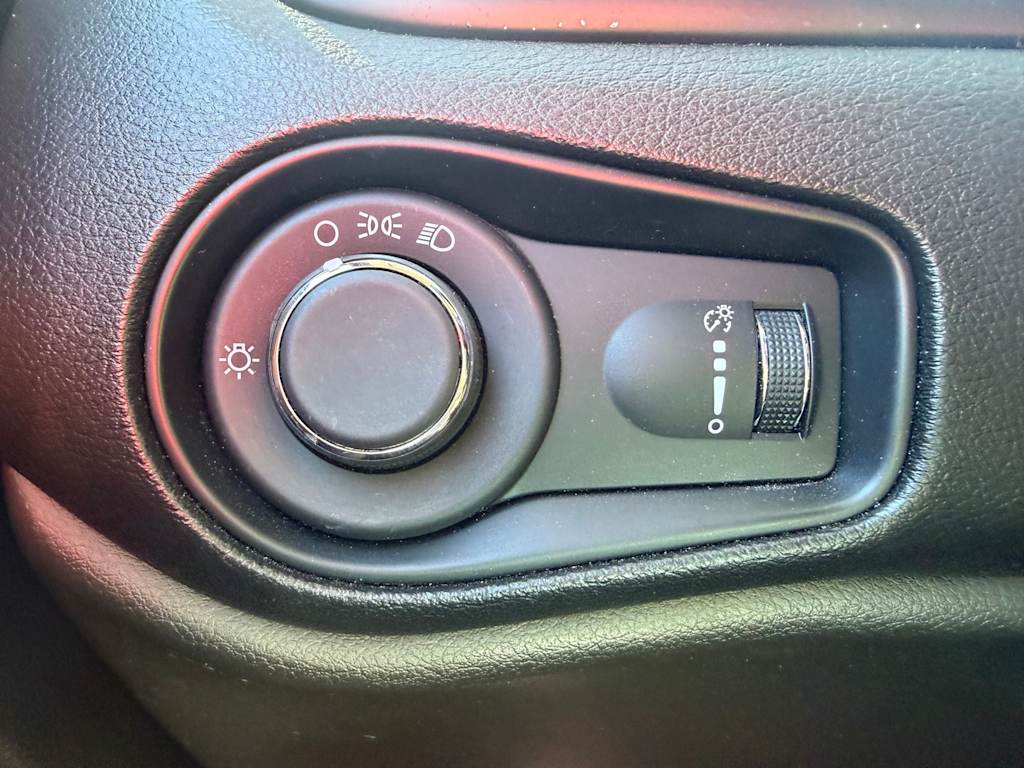 Thumbnail: 2021 Jeep Renegade - 24