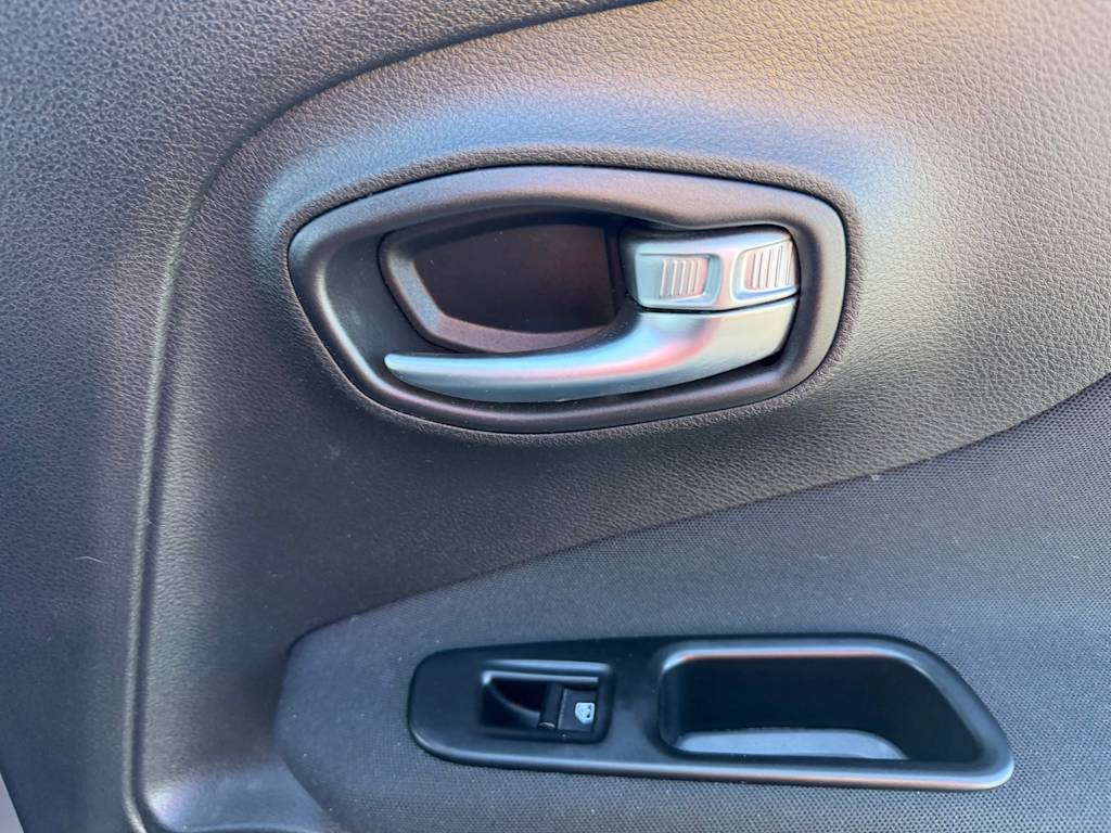 Thumbnail: 2021 Jeep Renegade - 30