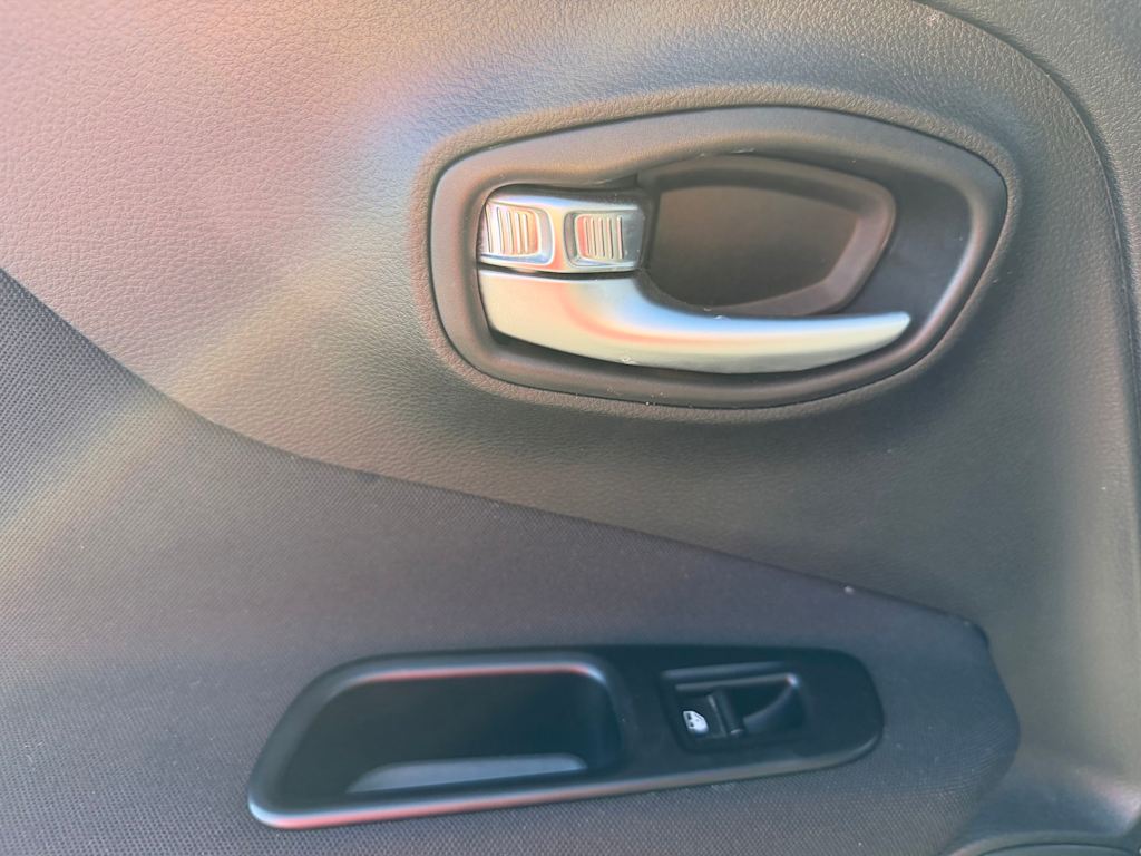 Thumbnail: 2021 Jeep Renegade - 28