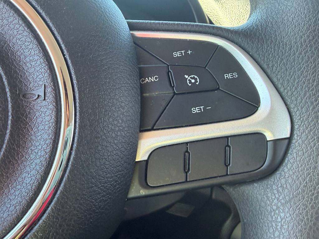Thumbnail: 2021 Jeep Renegade - 26