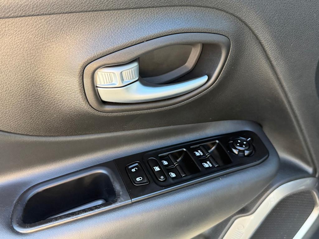 Thumbnail: 2022 Jeep Renegade - 23