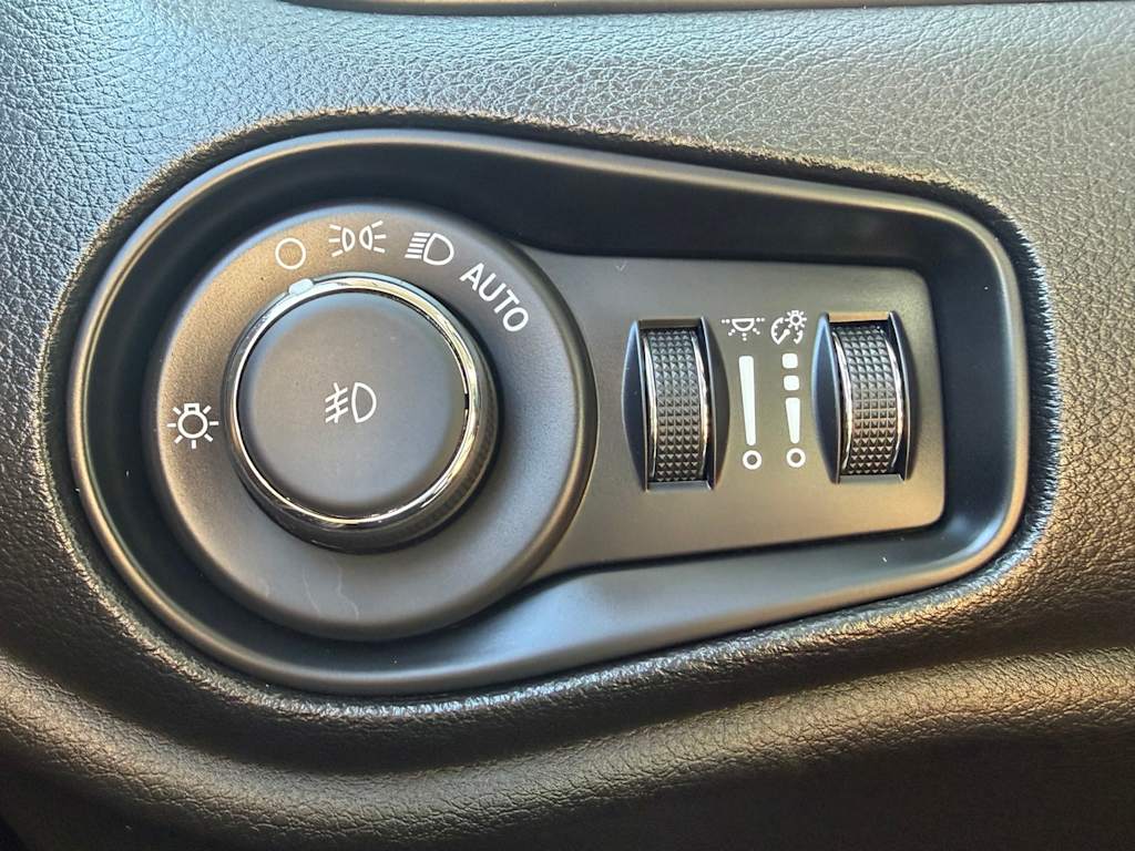 Thumbnail: 2022 Jeep Renegade - 24