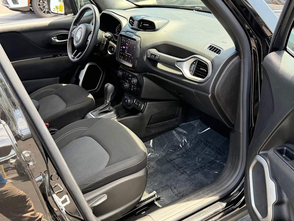 Thumbnail: 2021 Jeep Renegade - 32