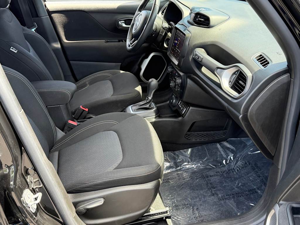 Thumbnail: 2021 Jeep Renegade - 31