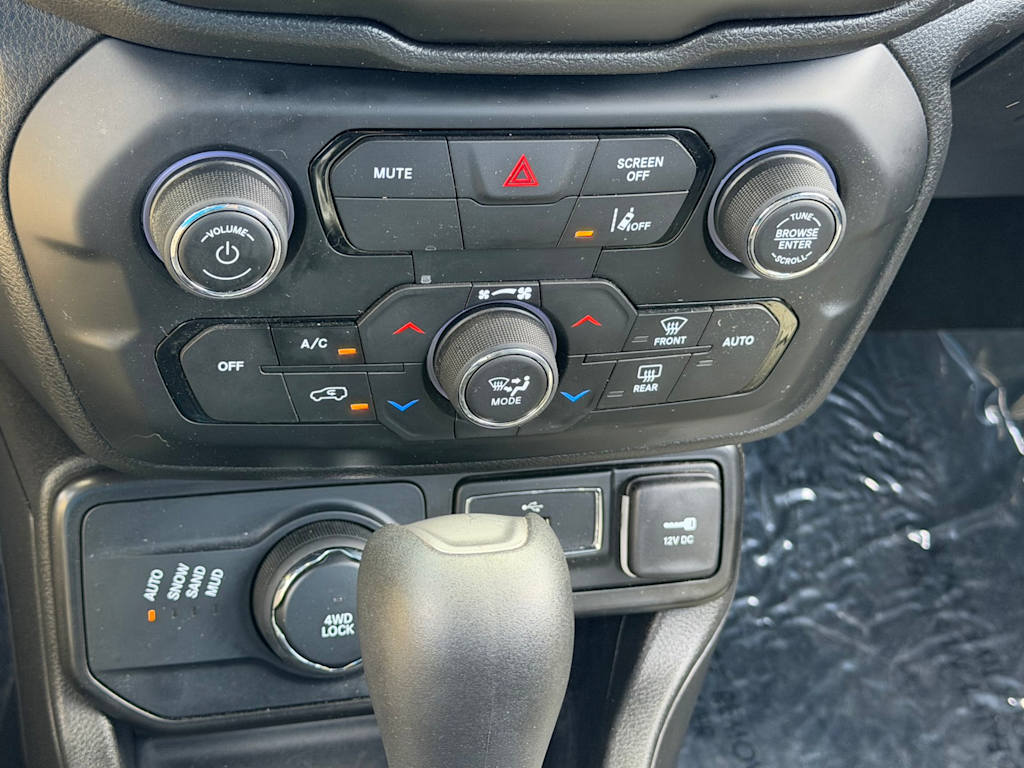 Thumbnail: 2021 Jeep Renegade - 25