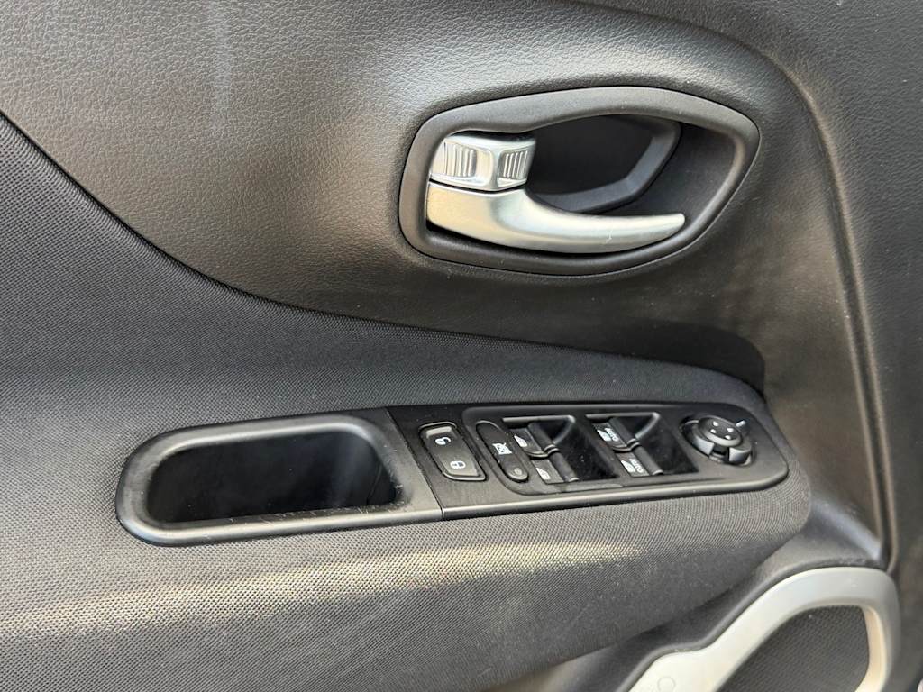 Thumbnail: 2021 Jeep Renegade - 21
