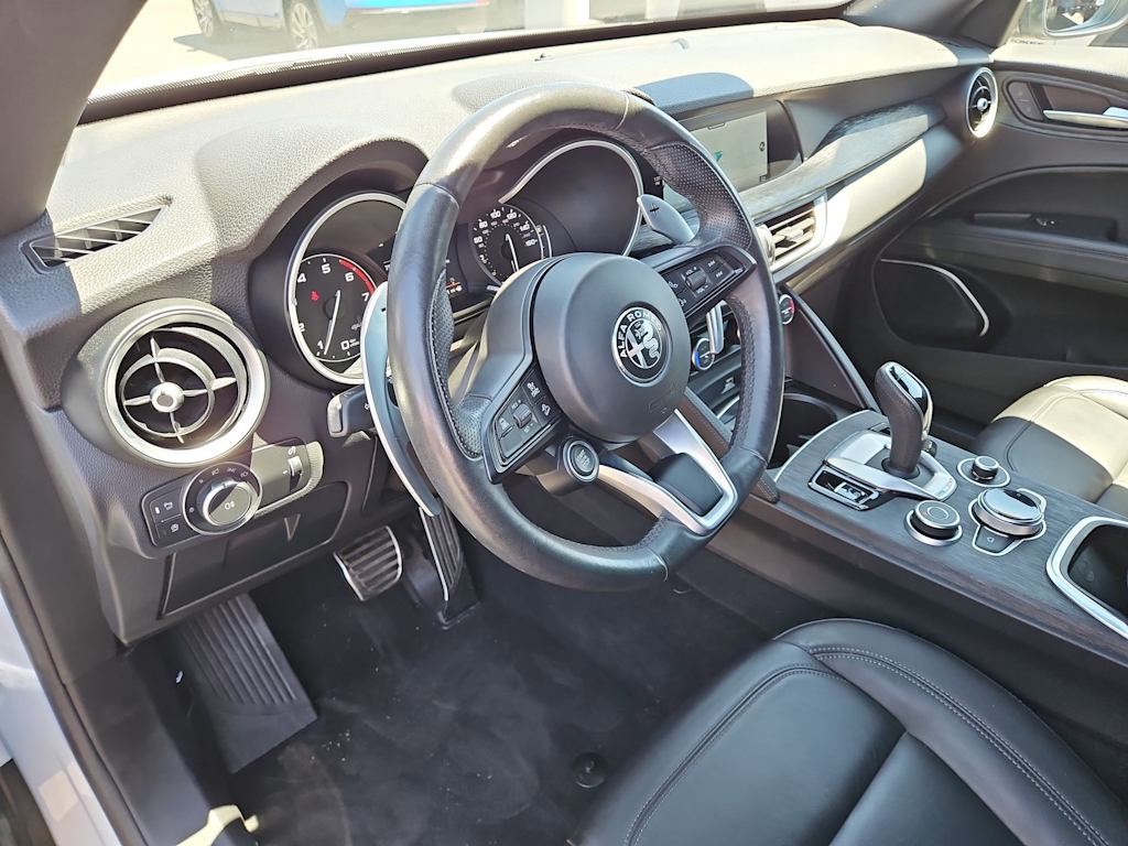 Thumbnail: 2022 Alfa Romeo Stelvio - 2
