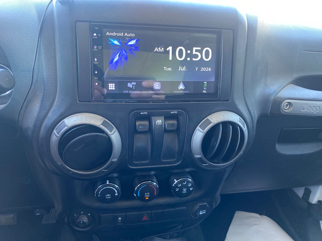 Thumbnail: 2013 Jeep Wrangler - 9