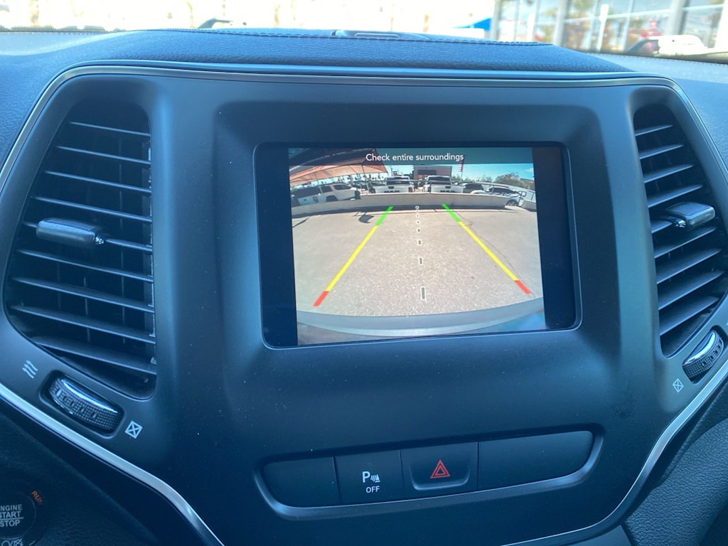 Thumbnail: 2020 Jeep Cherokee - 15