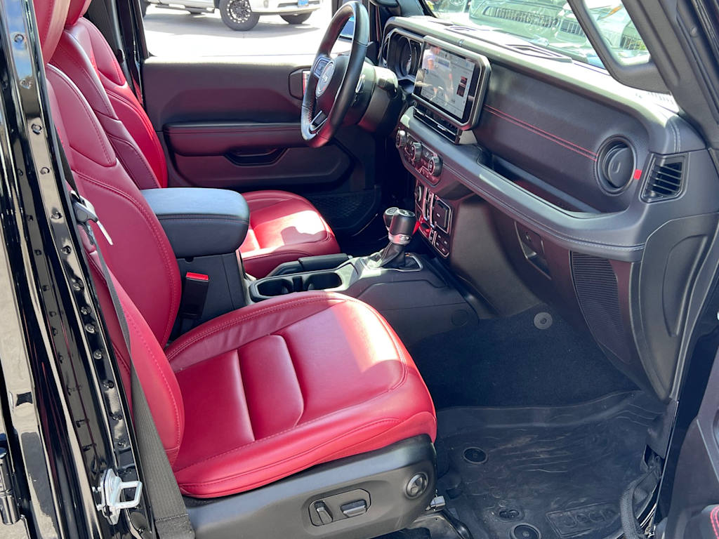 Thumbnail: 2024 Jeep Wrangler - 31