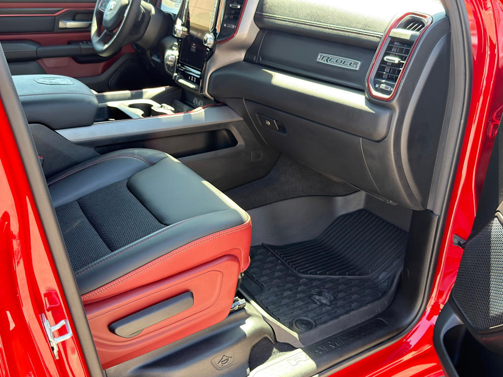Thumbnail: 2025 RAM 1500 - 32