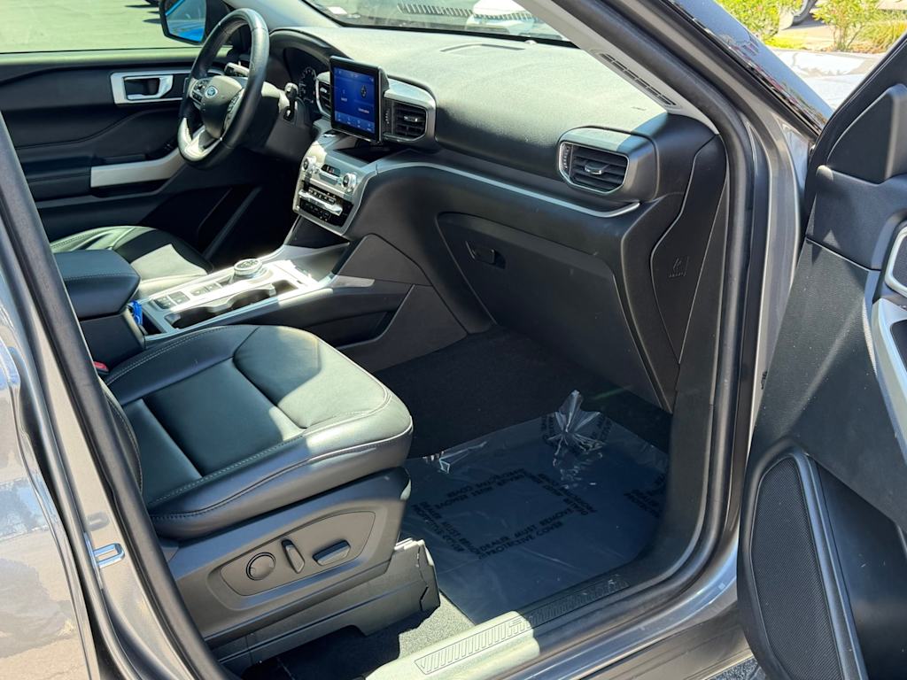 Thumbnail: 2022 Ford Explorer - 31