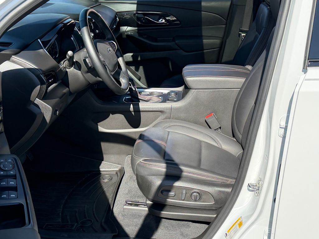 Thumbnail: 2023 Chevrolet Traverse - 11