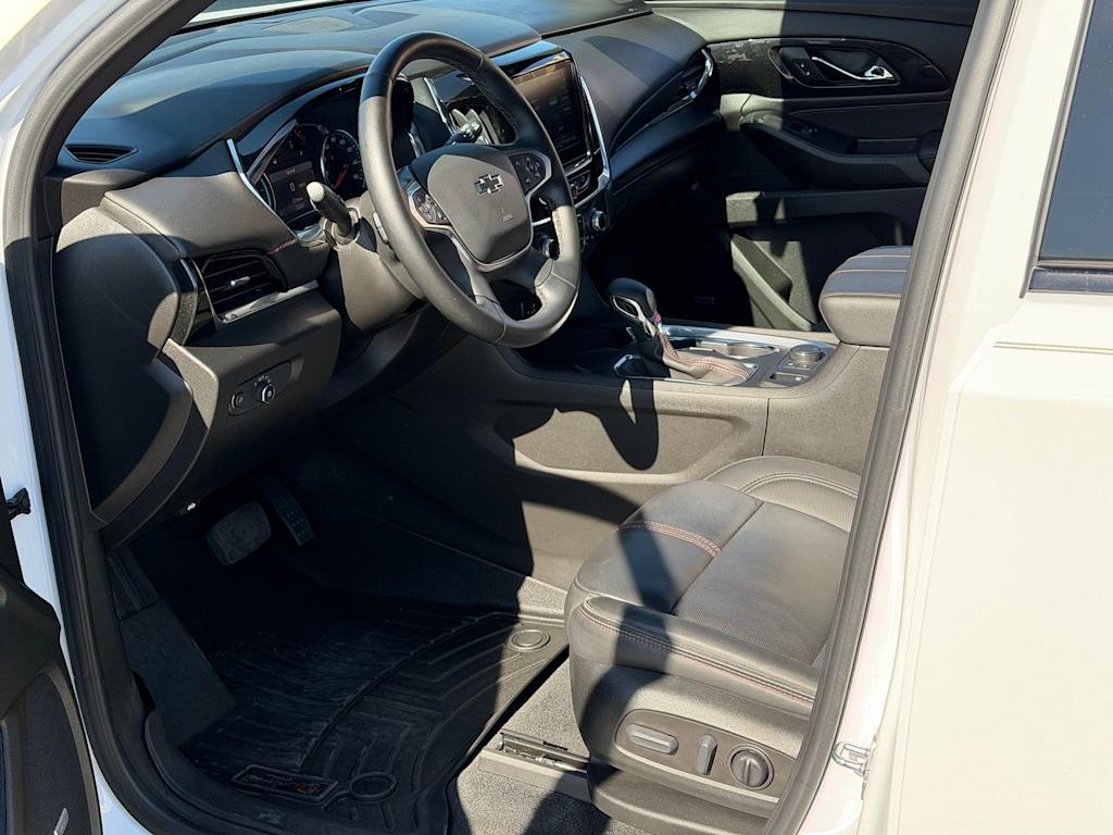 Thumbnail: 2023 Chevrolet Traverse - 10