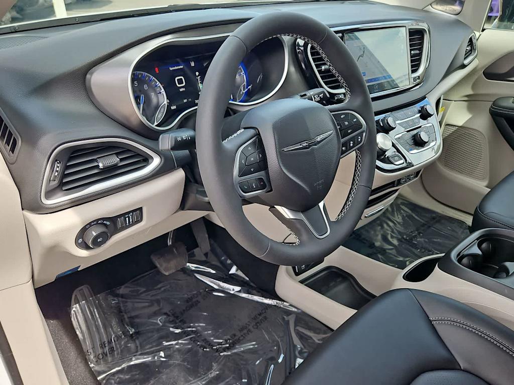 Thumbnail: 2024 Chrysler Pacifica - 2