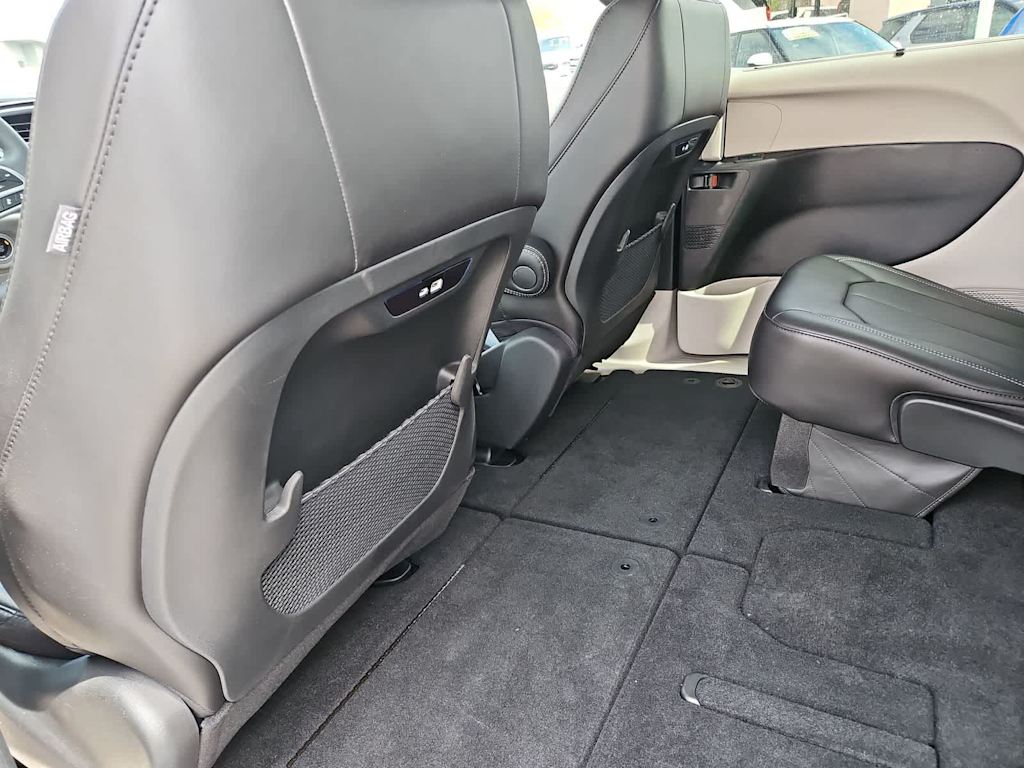 Thumbnail: 2024 Chrysler Pacifica - 12