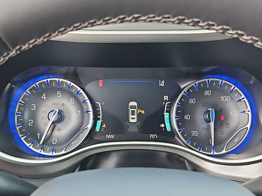 Thumbnail: 2024 Chrysler Pacifica - 16