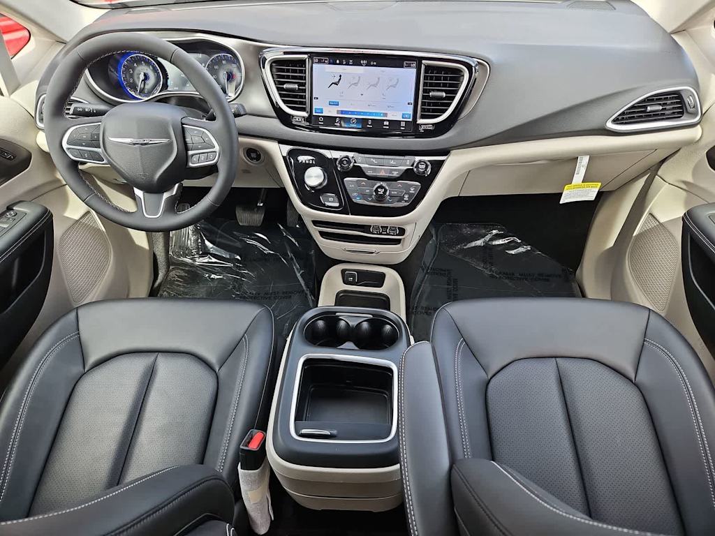 Thumbnail: 2024 Chrysler Pacifica - 10