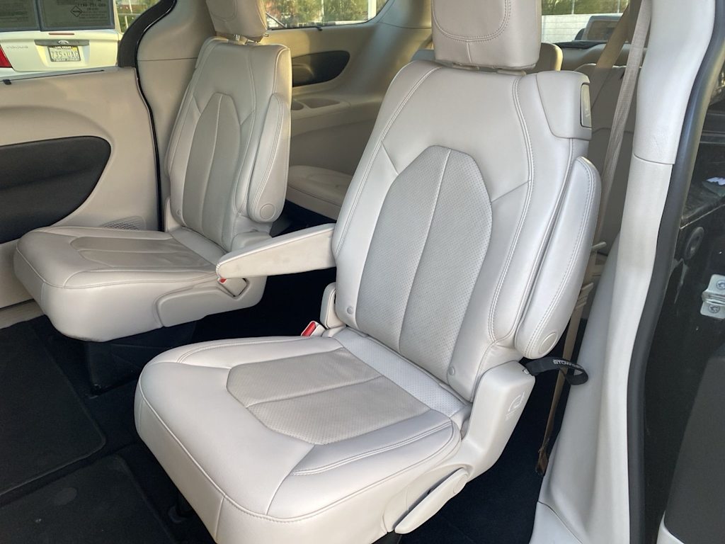 Thumbnail: 2021 Chrysler Pacifica - 8