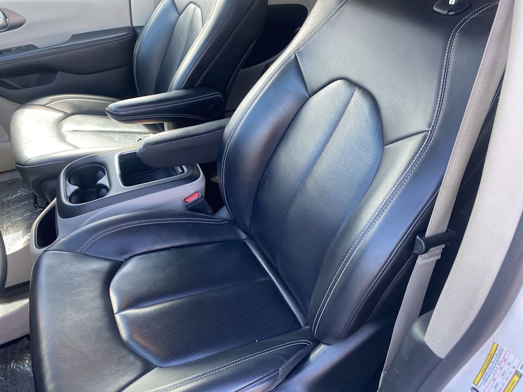 Thumbnail: 2023 Chrysler Pacifica - 8