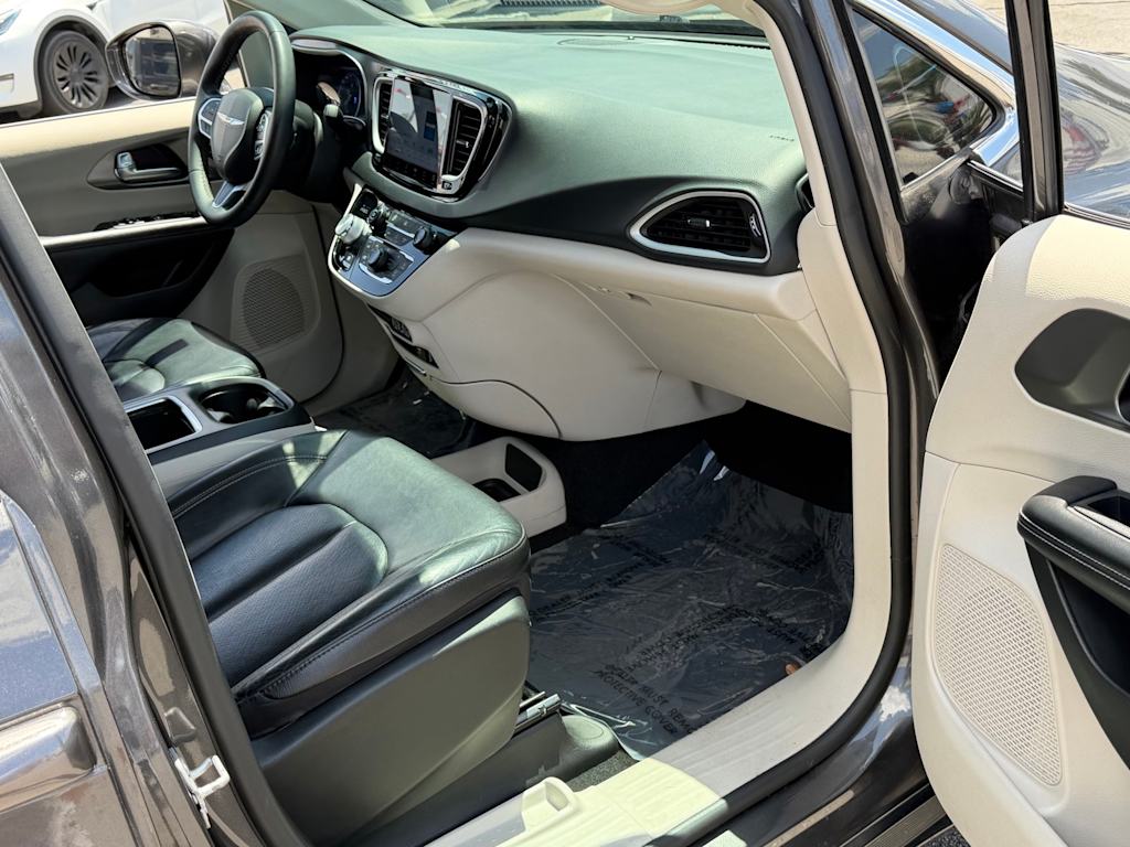 Thumbnail: 2022 Chrysler Pacifica - 30