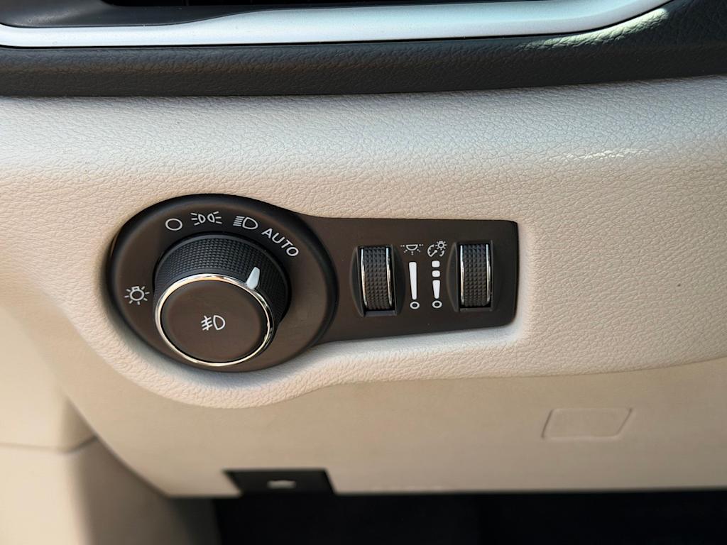 Thumbnail: 2022 Chrysler Pacifica - 22