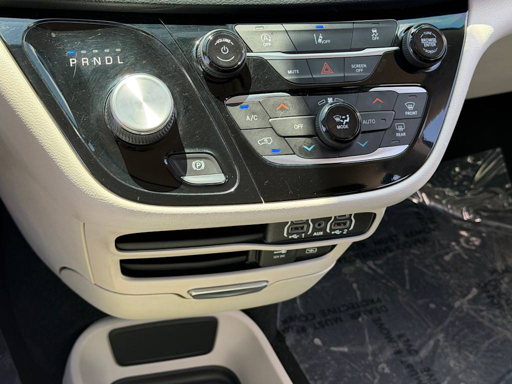 Thumbnail: 2022 Chrysler Pacifica - 25