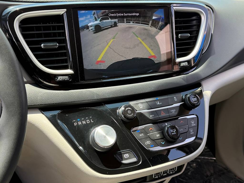 Thumbnail: 2022 Chrysler Pacifica - 13