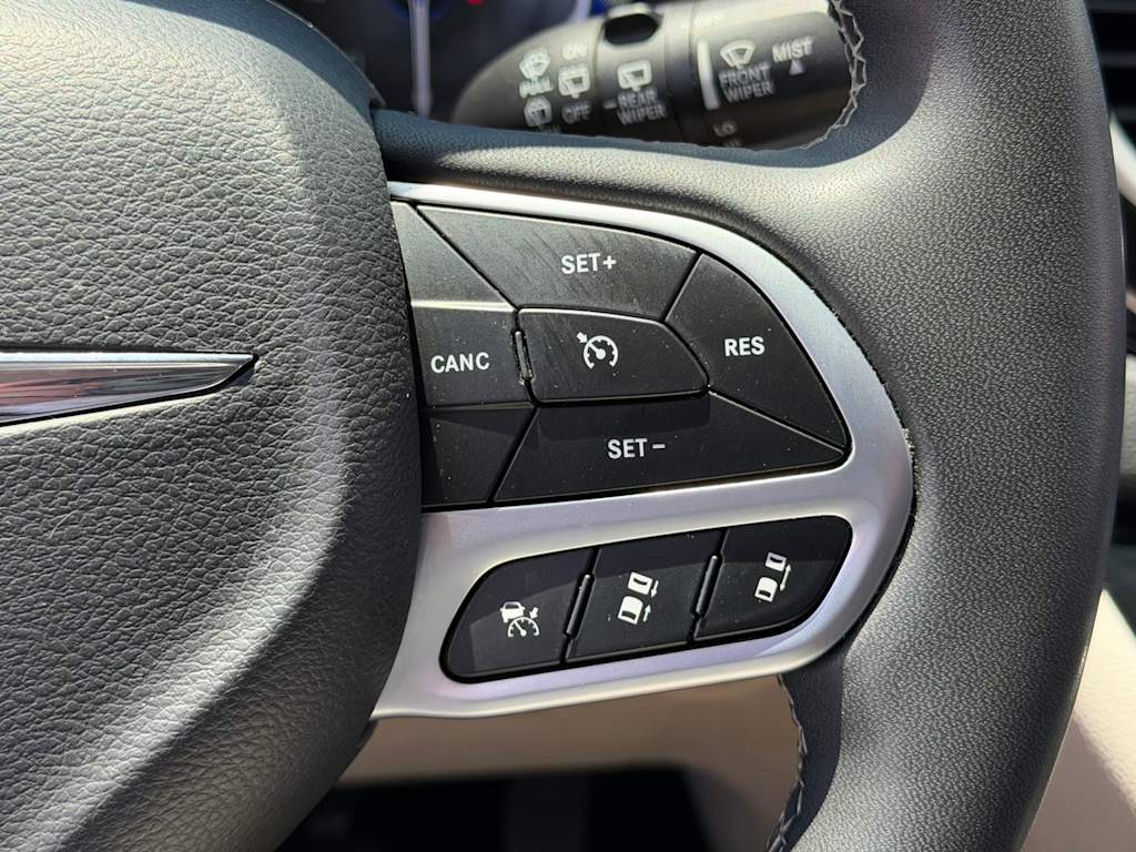 Thumbnail: 2022 Chrysler Pacifica - 24