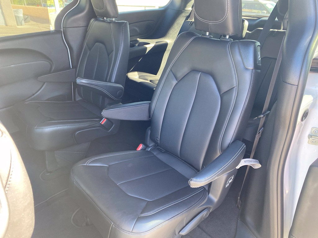 Thumbnail: 2027 Chrysler Pacifica - 9
