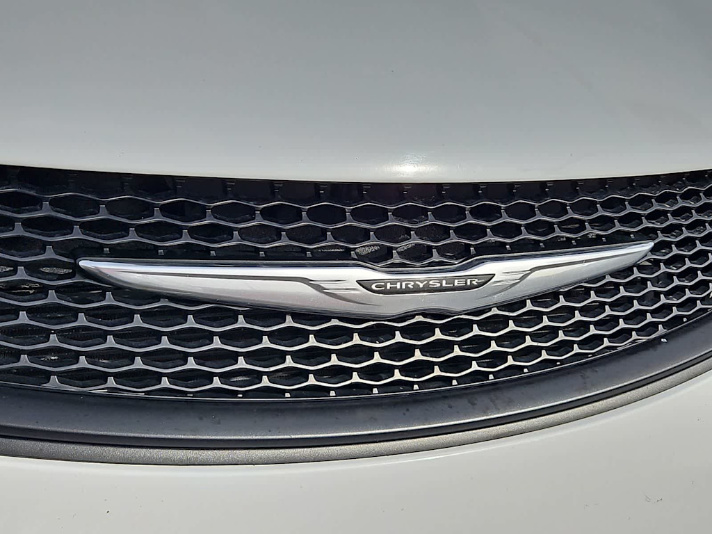 Thumbnail: 2023 Chrysler Voyager - 7