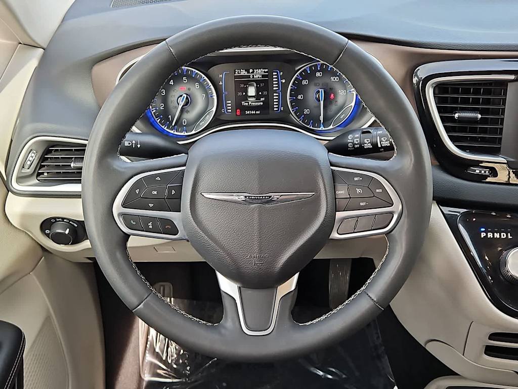 Thumbnail: 2023 Chrysler Voyager - 14