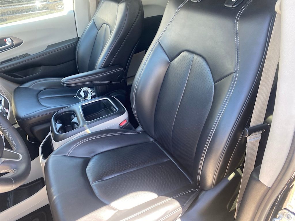 Thumbnail: 2023 Chrysler Pacifica - 8