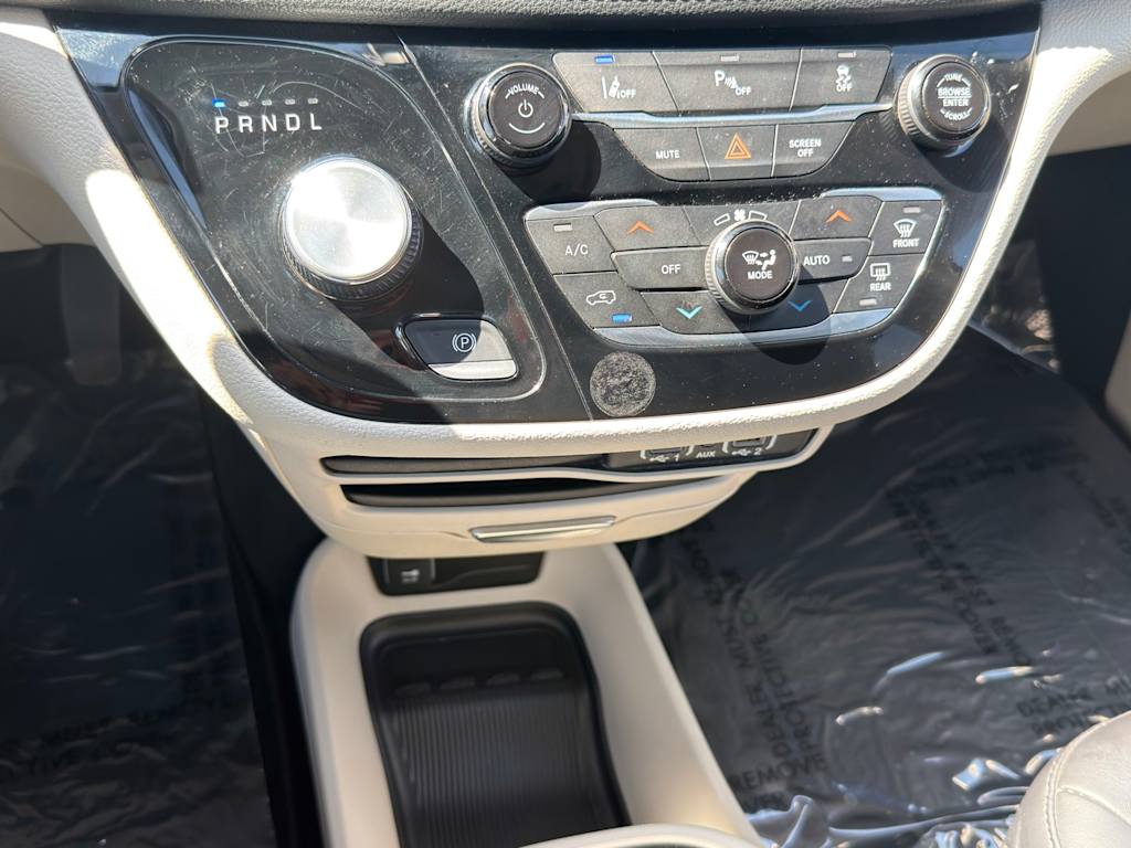 Thumbnail: 2023 Chrysler Pacifica - 26