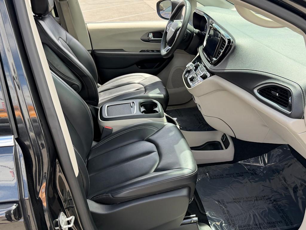 Thumbnail: 2023 Chrysler Pacifica - 32