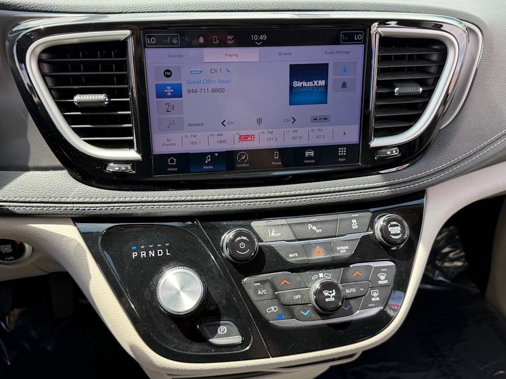 Thumbnail: 2023 Chrysler Pacifica - 12
