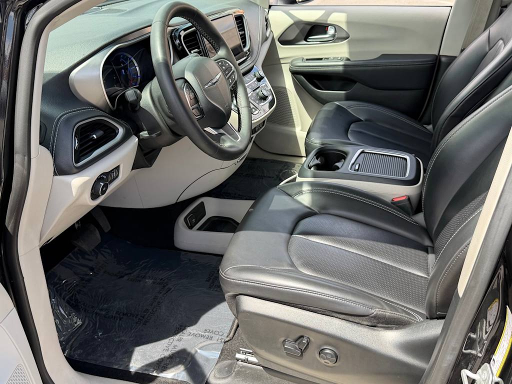 Thumbnail: 2023 Chrysler Pacifica - 9