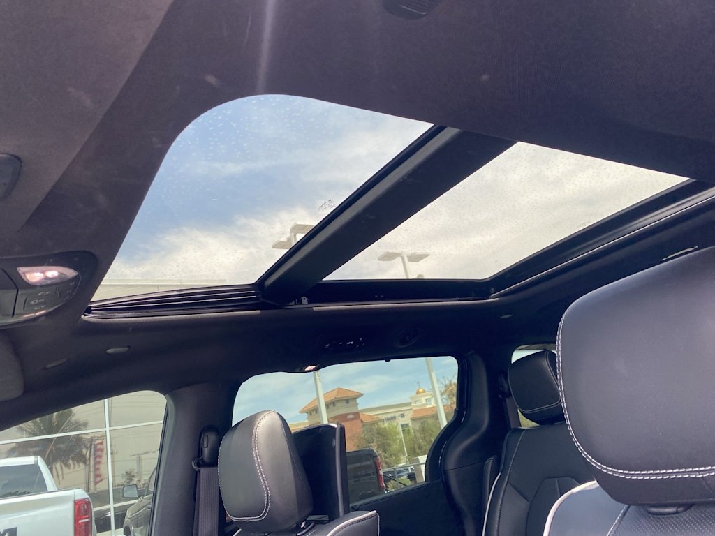 Thumbnail: 2023 Chrysler Pacifica - 15